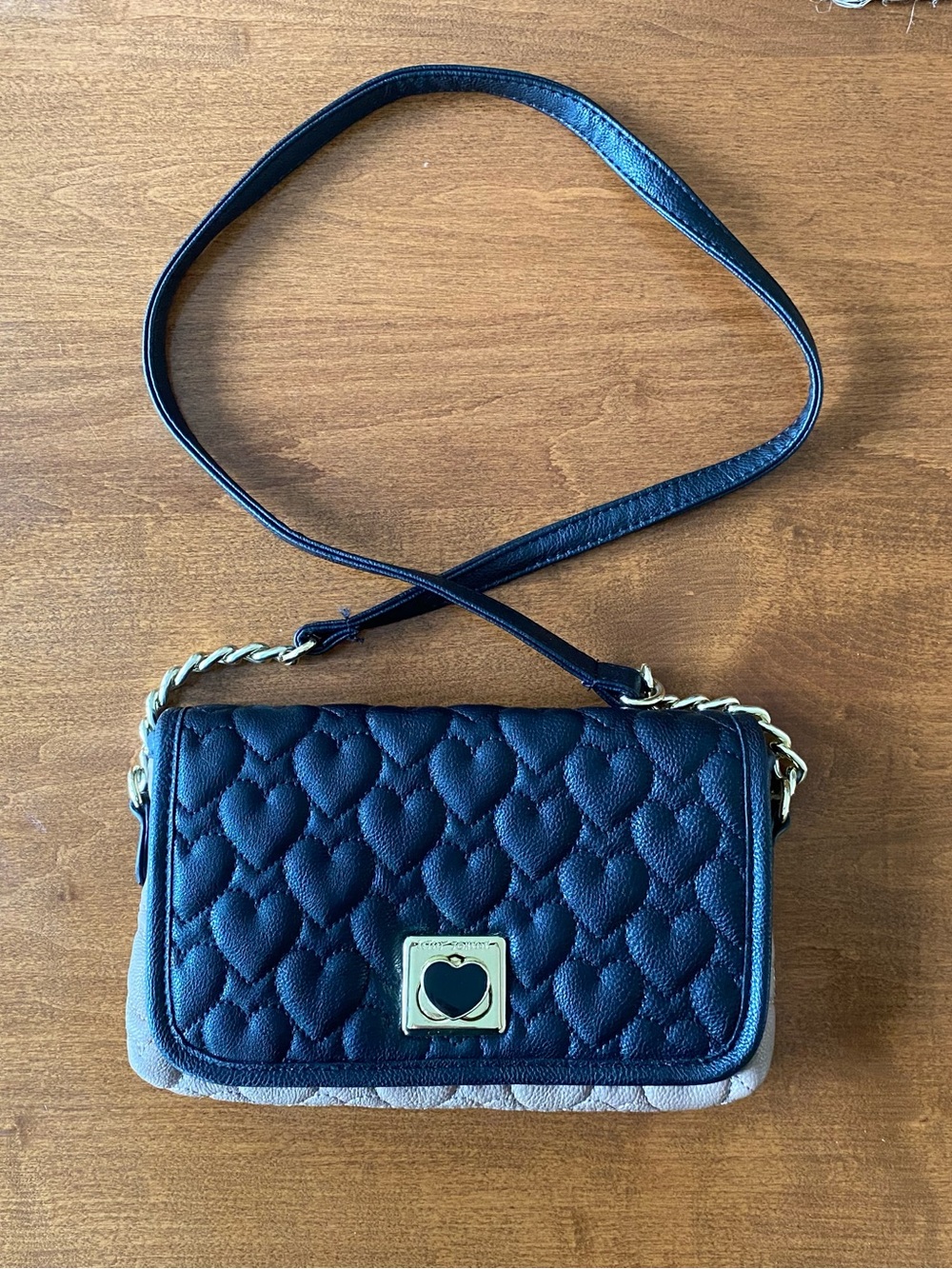 Betsey Johnson Quilted Heart Crossbody Bag in black/beige